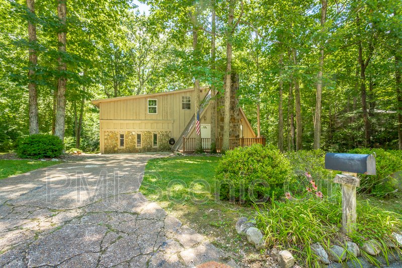 Signal Mountain Log Cabin for Lease property image