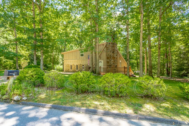 Signal Mountain Log Cabin for Lease property image