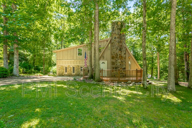 Signal Mountain Log Cabin for Lease property image