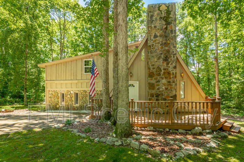 Signal Mountain Log Cabin for Lease property image