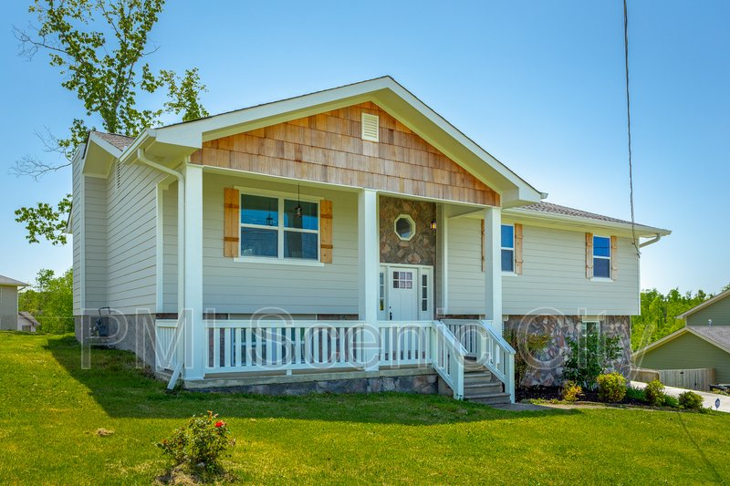 3 bedroom, 2 bath, split/Trilevel property image