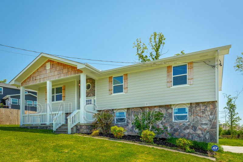 3 bedroom, 2 bath, split/Trilevel property image