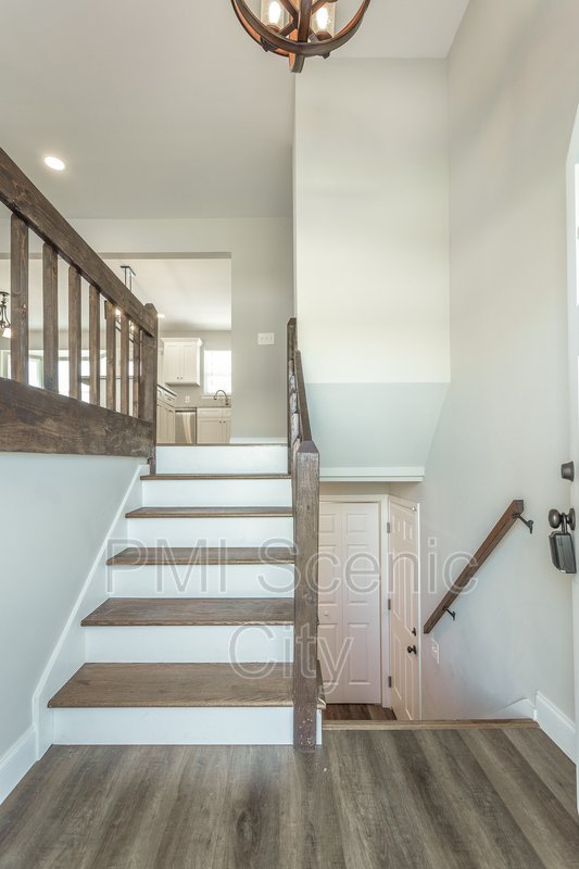 3 bedroom, 2 bath, split/Trilevel property image