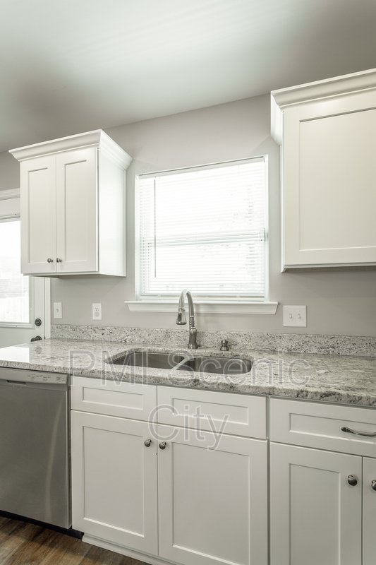 3 bedroom, 2 bath, split/Trilevel property image