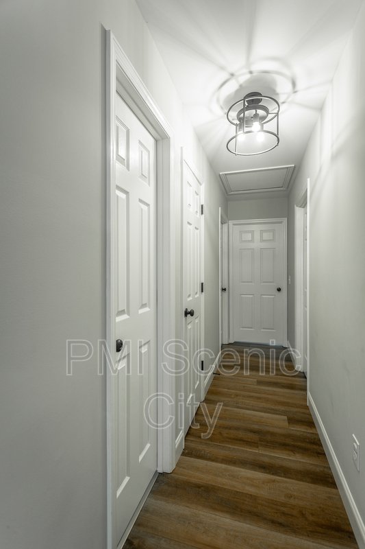 3 bedroom, 2 bath, split/Trilevel property image