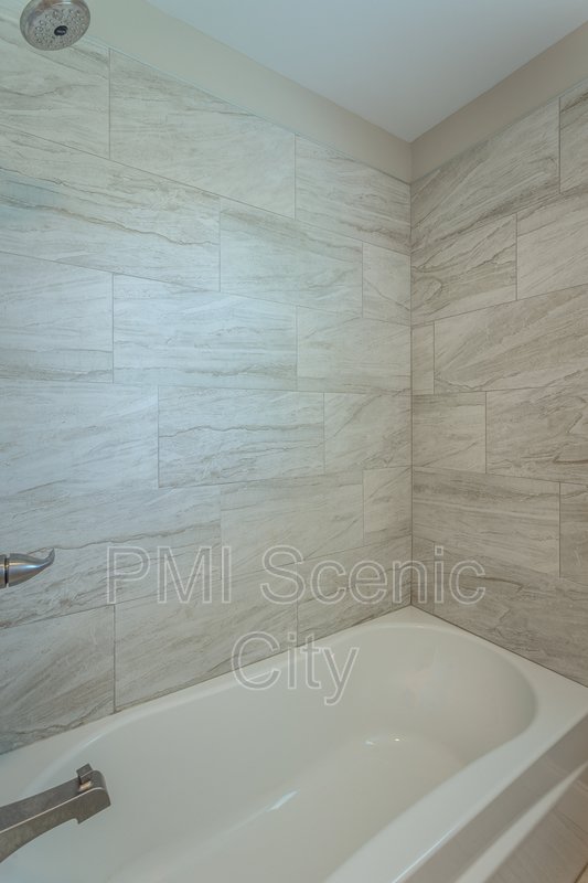 3 bedroom, 2 bath, split/Trilevel property image