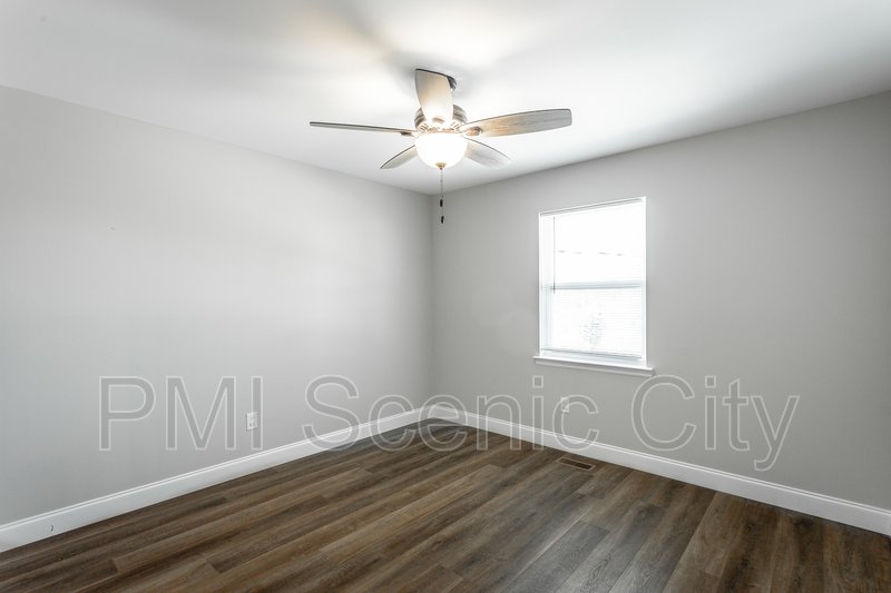 3 bedroom, 2 bath, split/Trilevel property image