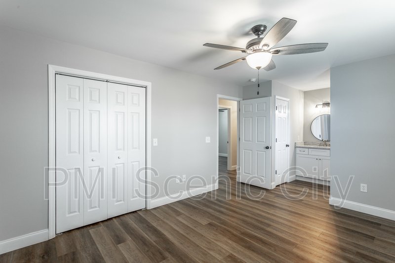 3 bedroom, 2 bath, split/Trilevel property image