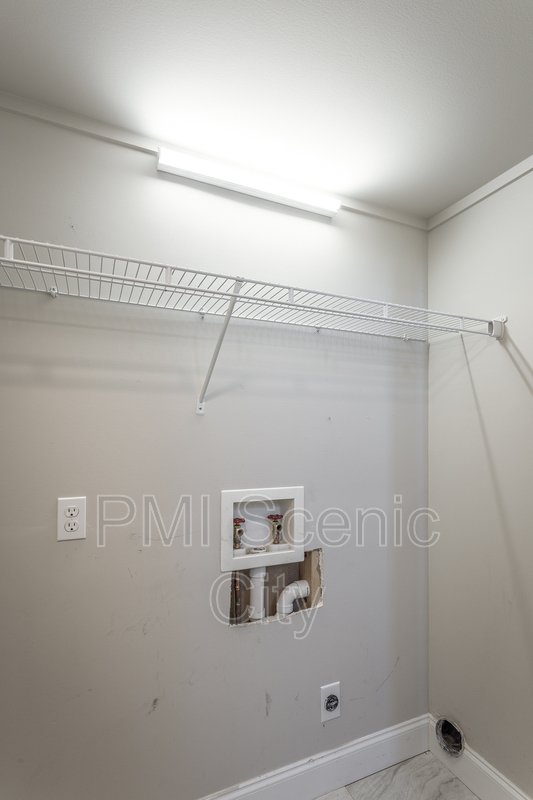 3 bedroom, 2 bath, split/Trilevel property image