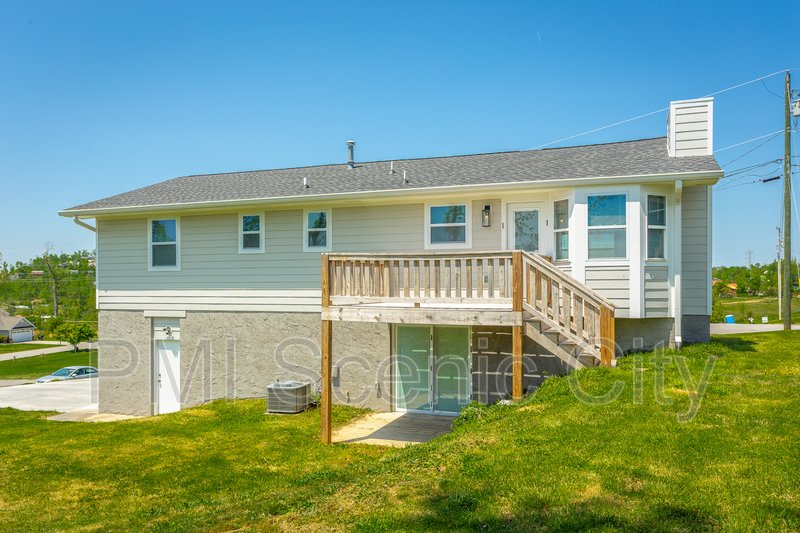 3 bedroom, 2 bath, split/Trilevel property image